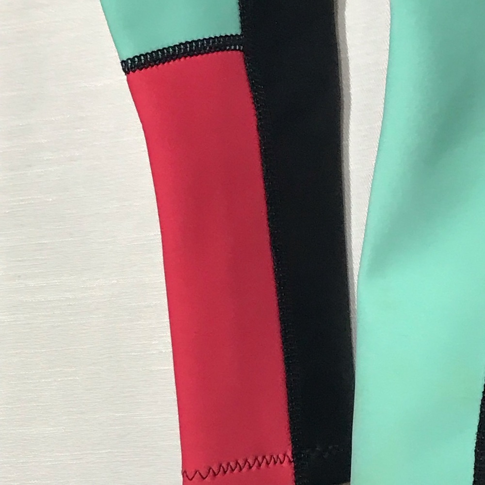 Colorblock wetsuit top - Picture 10 of 15